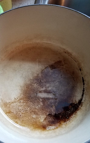 le creuset dutch oven cleaning