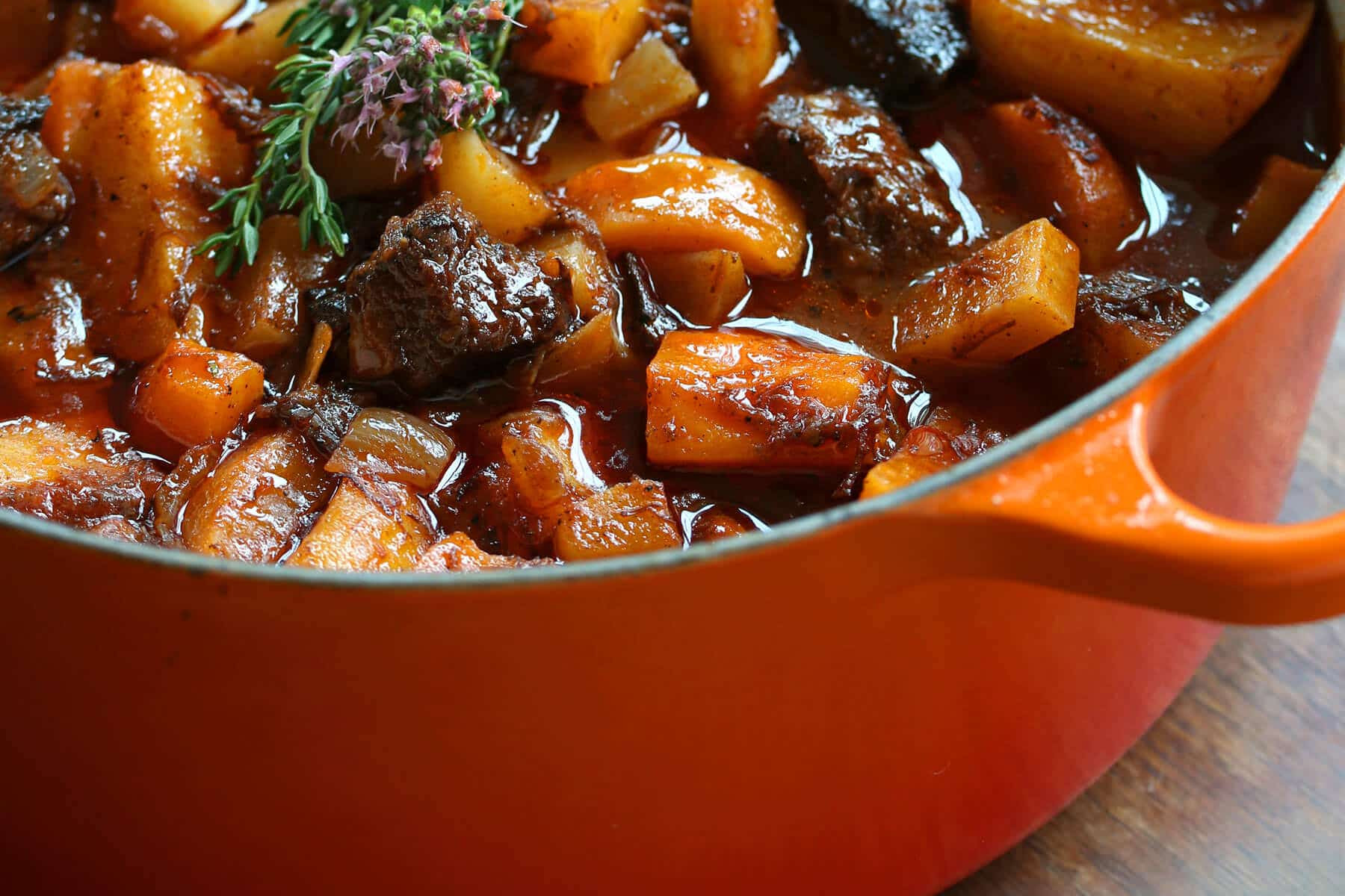 cuisinart cast iron dutch oven vs le creuset