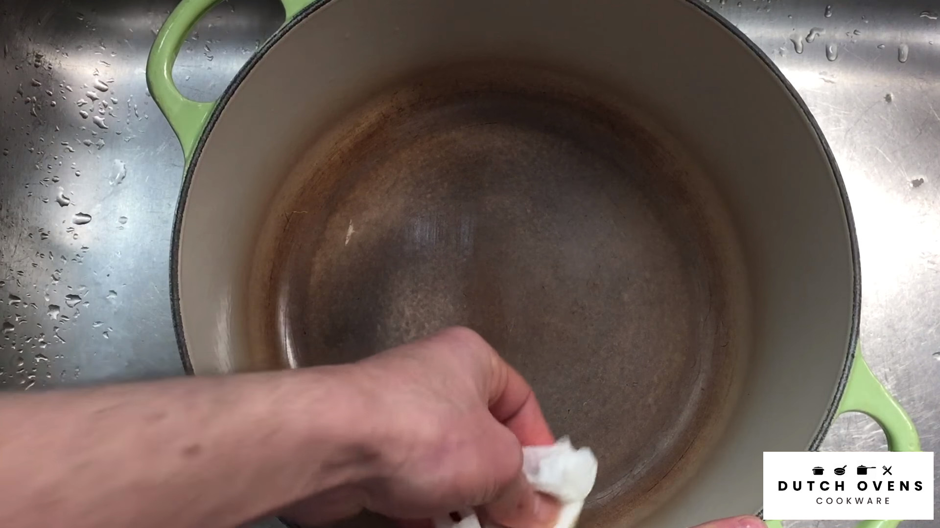 how to clean a dirty dutch oven