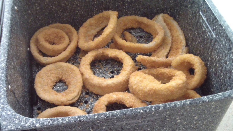 frozen onion rings in the air fryer