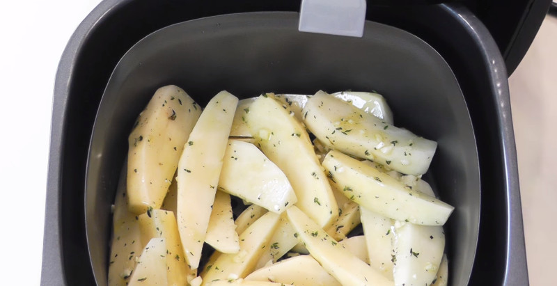 seasoned potato wedges in air fryer