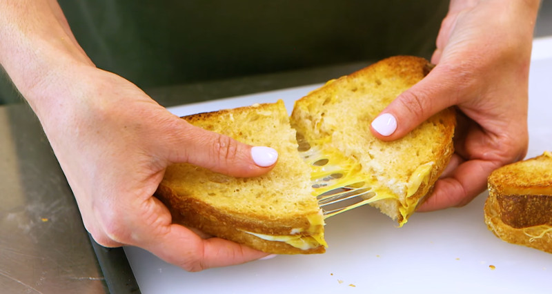 how to make grilled cheese in an air fryer