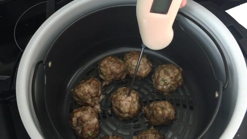 how long to cook meatballs in air fryer