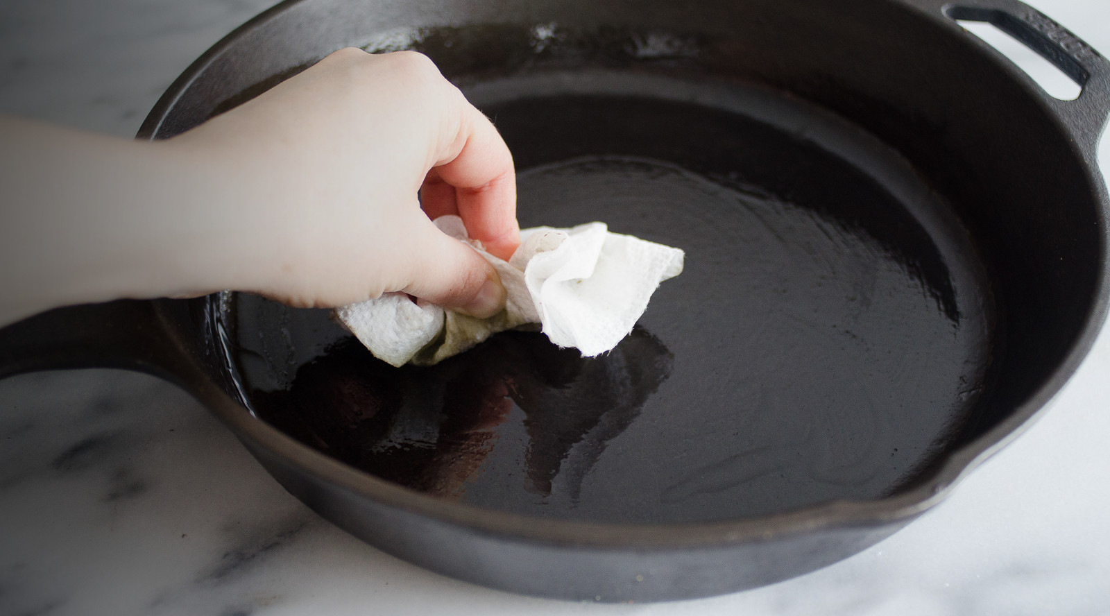 HOW TO SEASON A NONSTICK SKILLET Dutch Ovens & Cookware